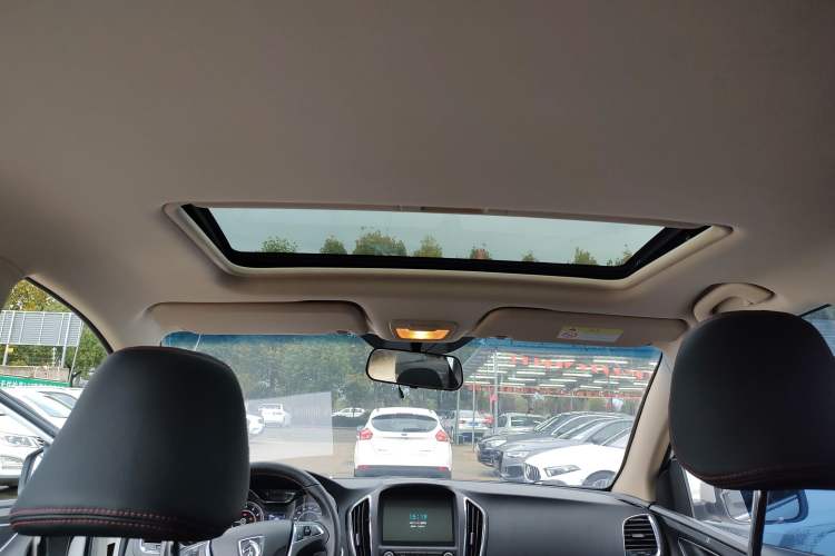 Used Baojun 560 2016 1.5T Manual Luxury Model
