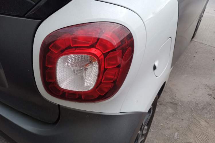 Used smart fortwo 2017 1.0L 52kW New Sound Special Edition China V Emission Standard