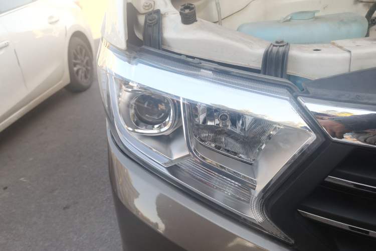 Used CHANGAN KUAYUE Xing V5 2021 1.5L Jinbao Edition Comfort Version JL473QH Right Front Headlight