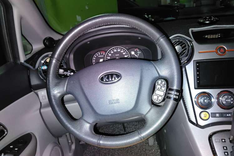 Used Kia 2011 2.0L 7-Seater Automatic Standard Edition
