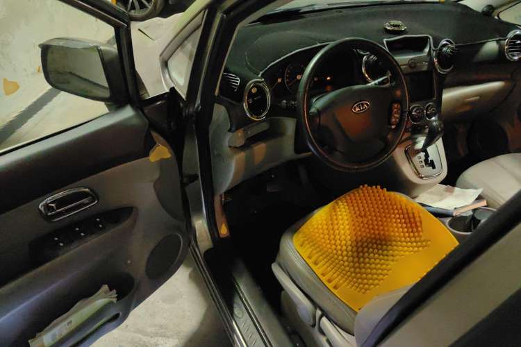 Used Kia 2011 2.0L 7-Seater Automatic Standard Edition
