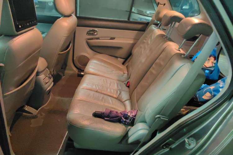 Used Kia 2011 2.0L 7-Seater Automatic Standard Edition
