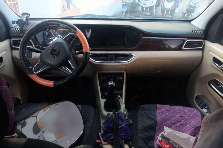 Used CHANGAN KUAYUE Xing V5 2021 1.5L Jinbao Edition Comfort Version JL473QH Center Console