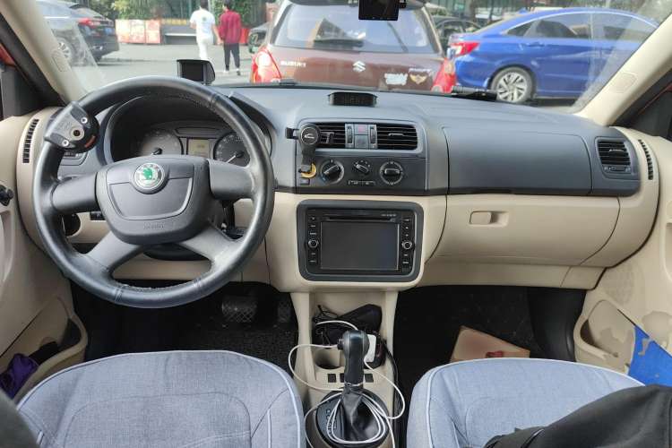 Used Skoda Fabia 2014 1.4L Automatic Crystal Edition
