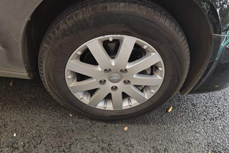 Used Chrysler Grand Voyager 2014 3.6L Comfort Edition Right Front Wheel Hub