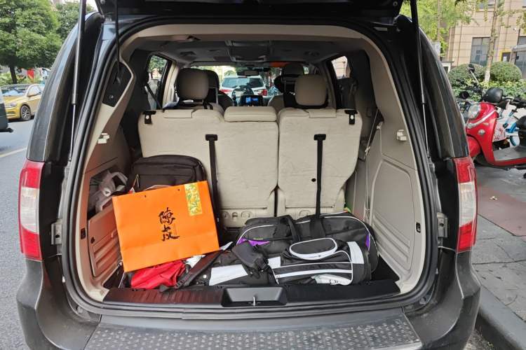 Used Chrysler Grand Voyager 2014 3.6L Comfort Edition Trunk