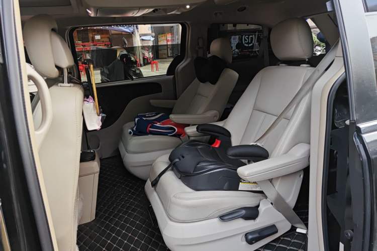 Used Chrysler Grand Voyager 2014 3.6L Comfort Edition Left Rear Seat