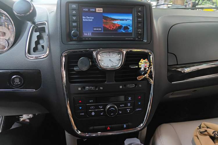 Used Chrysler Grand Voyager 2014 3.6L Comfort Edition Audio And AC Panel