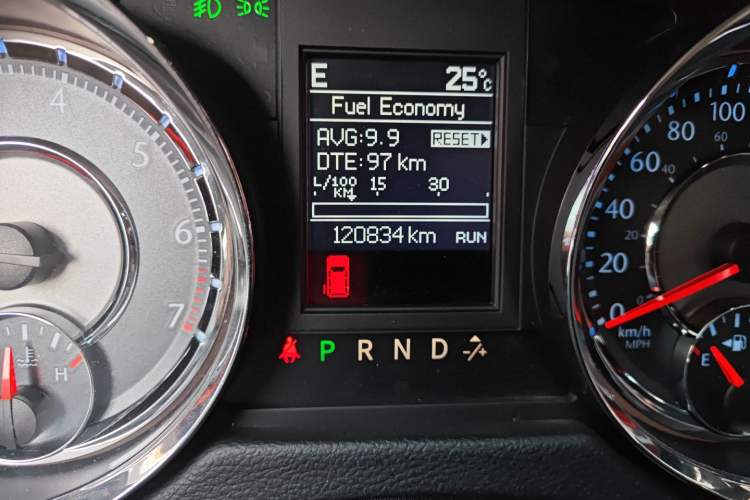 Used Chrysler Grand Voyager 2014 3.6L Comfort Edition Odometer Close Up