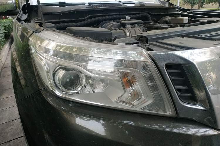 Used Nissan Navara 2017 2.5L Automatic 4x4 Luxury Edition QR25
