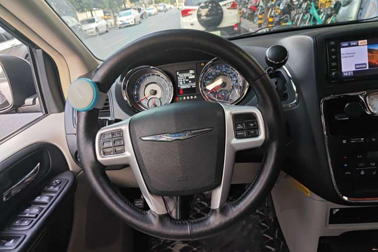Used Chrysler Grand Voyager 2014 3.6L Comfort Edition Steering Wheel