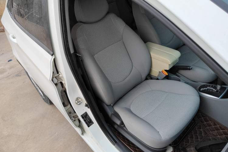 Used Hyundai Verna (older generation) 2013 Sedan 1.4L Automatic Standard GL Model
