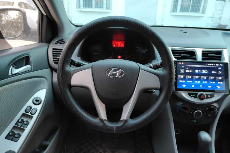 Used Hyundai Verna (older generation) 2013 Sedan 1.4L Automatic Standard GL Model
