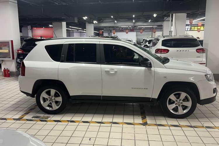 Used Jeep Compass 2015 2.0L two-wheel drive sport version