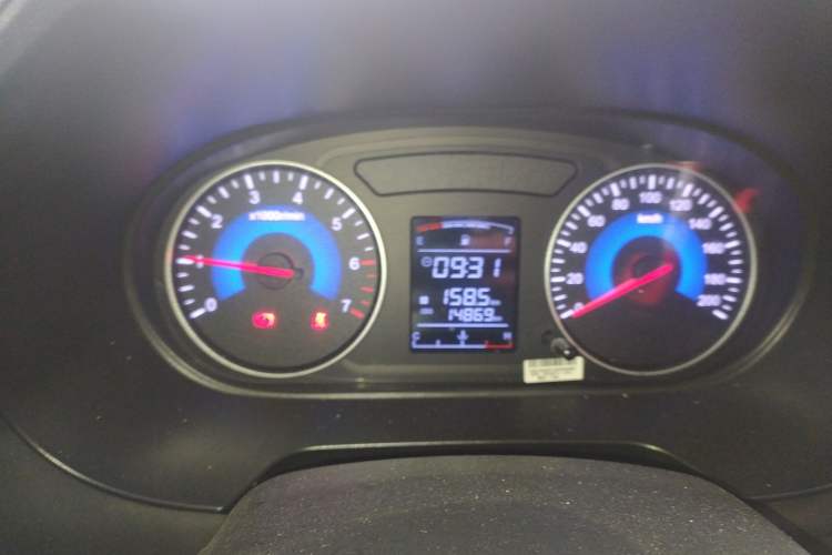 Used Dongfeng Fengon 380 2022 1.5L Comfort-Class Passenger Vehicle (Steel Spring) with 7 Seats