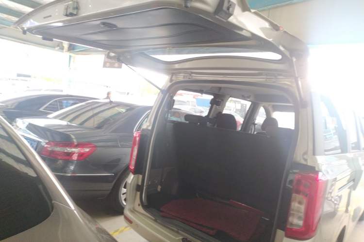 Used Dongfeng Fengon 380 2022 1.5L Comfort-Class Passenger Vehicle (Steel Spring) with 7 Seats