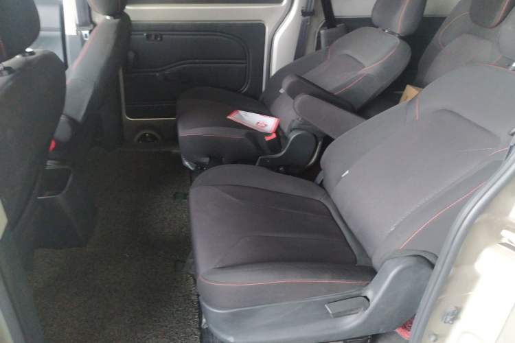Used Dongfeng Fengon 380 2022 1.5L Comfort-Class Passenger Vehicle (Steel Spring) with 7 Seats