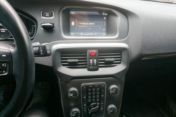 Used Volvo V40 2013 2.0T Zhiyi Edition