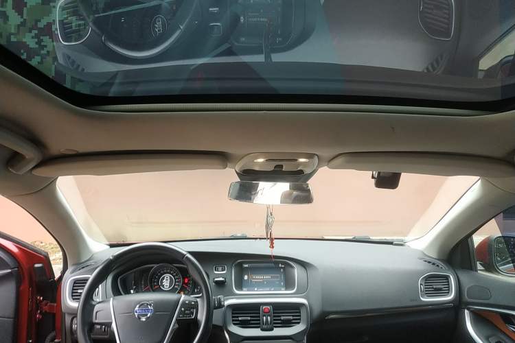 Used Volvo V40 2013 2.0T Zhiyi Edition