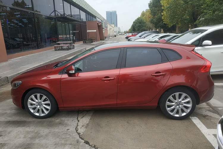 Used Volvo V40 2013 2.0T Zhiyi Edition