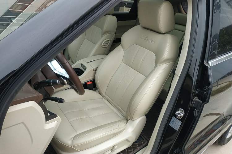 Used Zotye T700 2017 1.8T Dual-Clutch Luxury Model
