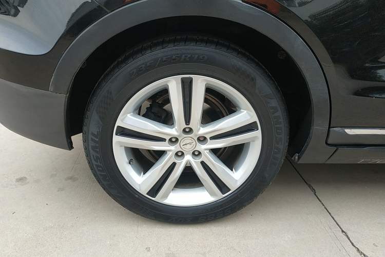 Used Zotye T700 2017 1.8T Dual-Clutch Luxury Model
