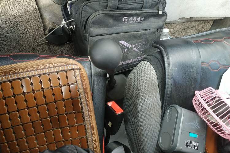 Used Iveco Daily 2020 2.5T A35 Passenger Van with Dual Tires Mid-Roof Design 5-9 Seater Side-Sliding Door Euro VI Standard
