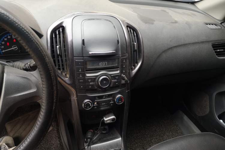 Used Baojun 610 2014 CROSS 1.5L Manual Comfort Model