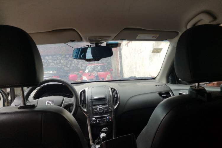 Used Baojun 610 2014 CROSS 1.5L Manual Comfort Model