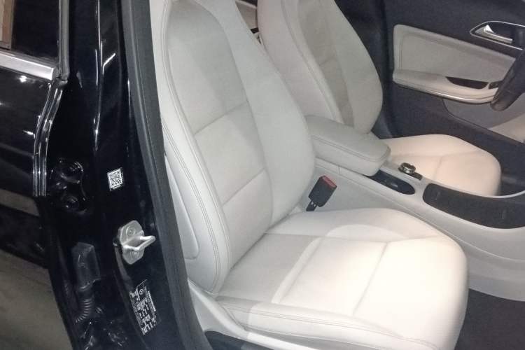 Used Mercedes-Benz GLA 2015 GLA 200 Fashion Model
