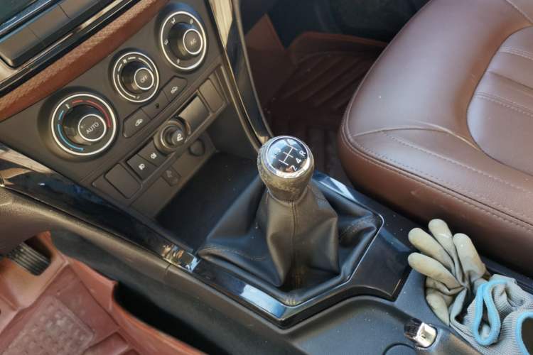 Used Great Wall Wingle 6 2017 2.4L Gasoline Two-Wheel Drive Elite Version 4G69
