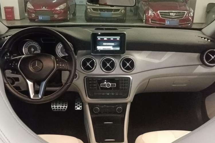 Used Mercedes-Benz GLA 2015 GLA 200 Fashion Model
