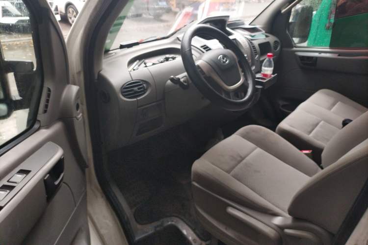 Used SAIC MAXUS  2017 2.5T AMT Aoyuntong National V Short Wheelbase Mid-Roof 5/6/10-Seater
