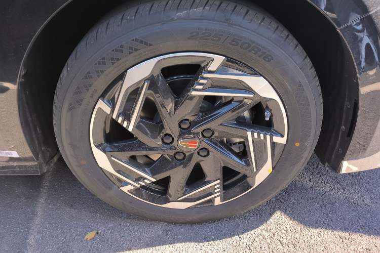 Used Hongqi H6 2023 2.0T ZhiMei Edition
