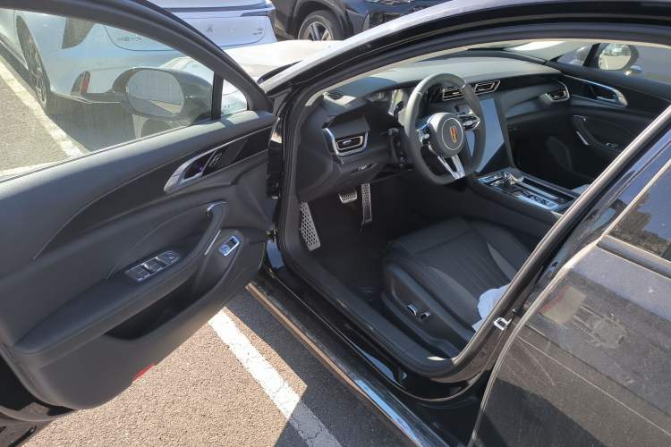 Used Hongqi H6 2023 2.0T ZhiMei Edition
