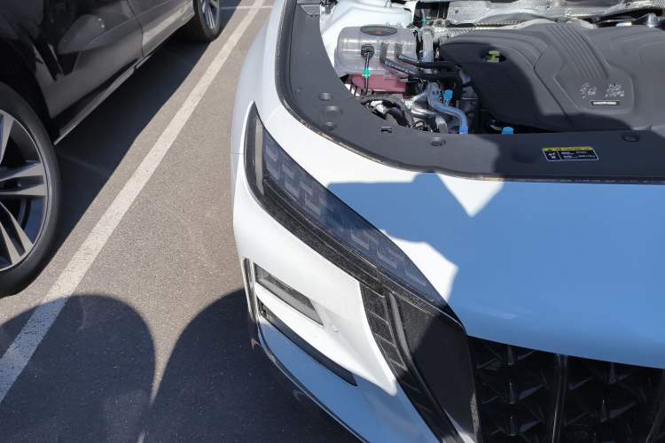 Used Hongqi H6 2023 2.0T ZhiMei Edition
