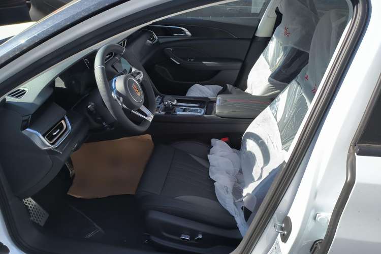 Used Hongqi H6 2023 2.0T ZhiMei Edition
