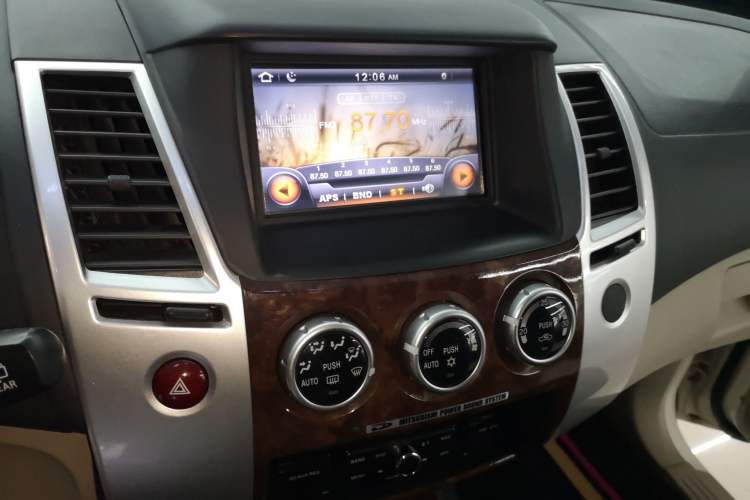 Used Mitsubishi Pajero Sport 2013 3.0L Automatic Two-Wheel Drive Luxury Edition
