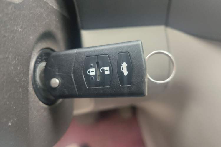 Used Mazda Mazda 8 2011 2.3L Deluxe Edition