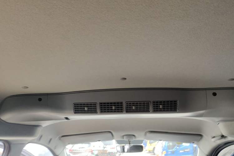 Used SRM Gold Hiace M Classic 2022 1.5L Engineering Lion Passenger Van 7 Seats
