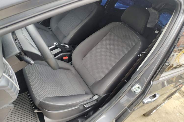 Used SRM Gold Hiace M Classic 2022 1.5L Engineering Lion Passenger Van 7 Seats
