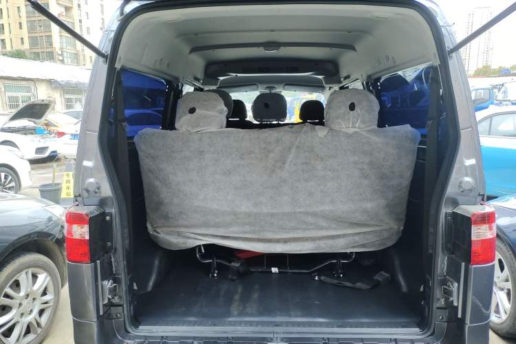 Used SRM Gold Hiace M Classic 2022 1.5L Engineering Lion Passenger Van 7 Seats
