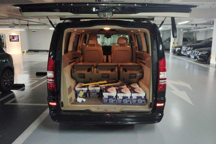 Used Mercedes-Benz Viano 2011 2.5L Navigator Edition Trunk