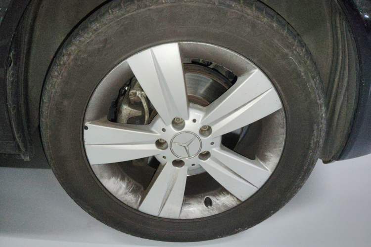 Used Mercedes-Benz Viano 2011 2.5L Navigator Edition Right Front Wheel Hub