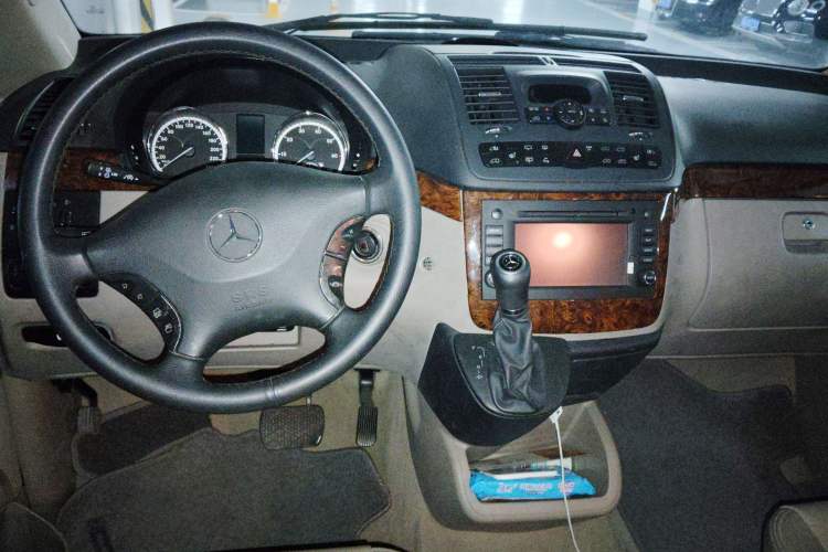 Used Mercedes-Benz Viano 2011 2.5L Navigator Edition Center Console