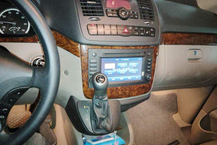 Used Mercedes-Benz Viano 2011 2.5L Navigator Edition Audio And AC Panel