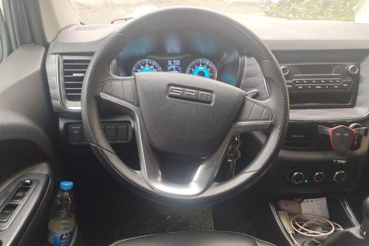 Used SRM Gold Hiace 2021 1.5L Passenger Vehicle Engineering Lion 7 Seats
