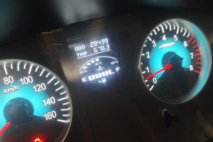 Used SRM Gold Hiace 2021 1.5L Passenger Vehicle Engineering Lion 7 Seats
