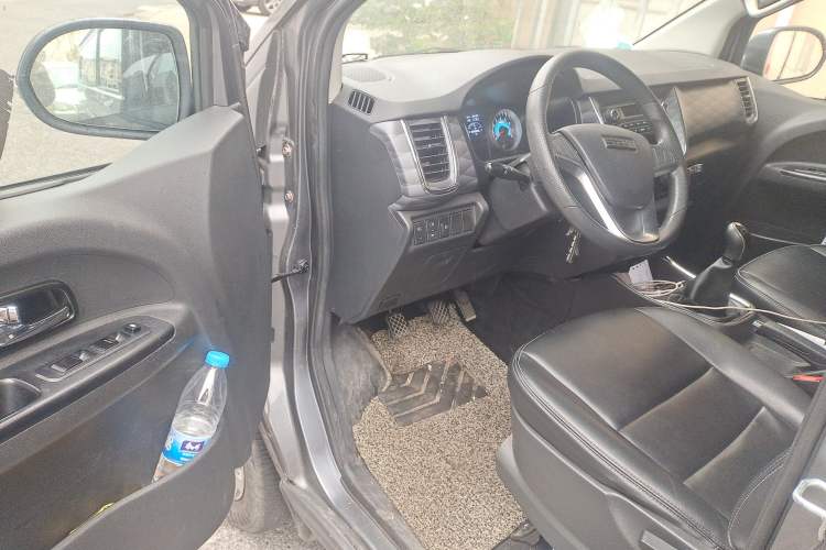 Used SRM Gold Hiace 2021 1.5L Passenger Vehicle Engineering Lion 7 Seats
