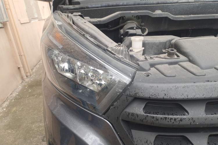 Used SRM Gold Hiace 2021 1.5L Passenger Vehicle Engineering Lion 7 Seats
